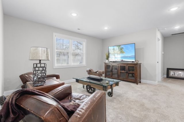 474 Pond Apple Rd, Clarksville, TN 37043