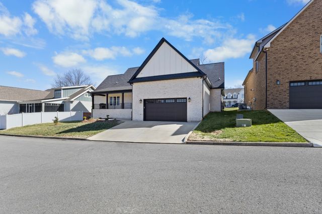 474 Pond Apple Rd, Clarksville, TN 37043
