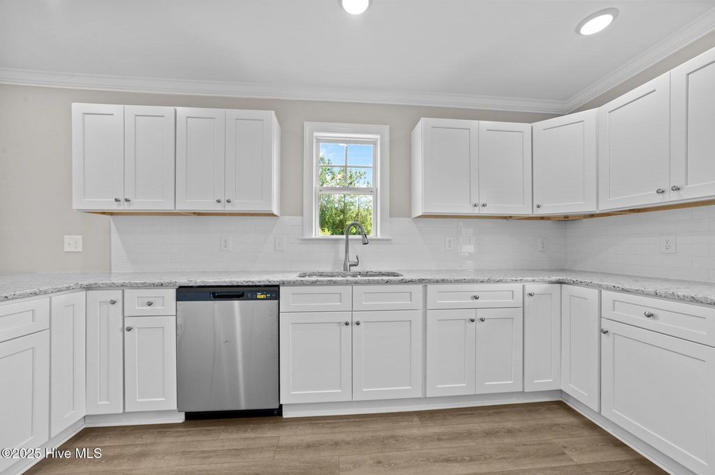 Image 10 of property listing at 92 Hampton Way, Snow Hill, NC 28580