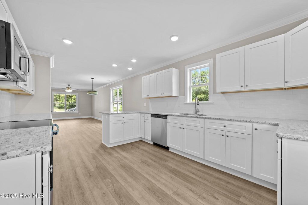 Image 11 of property listing at 92 Hampton Way, Snow Hill, NC 28580
