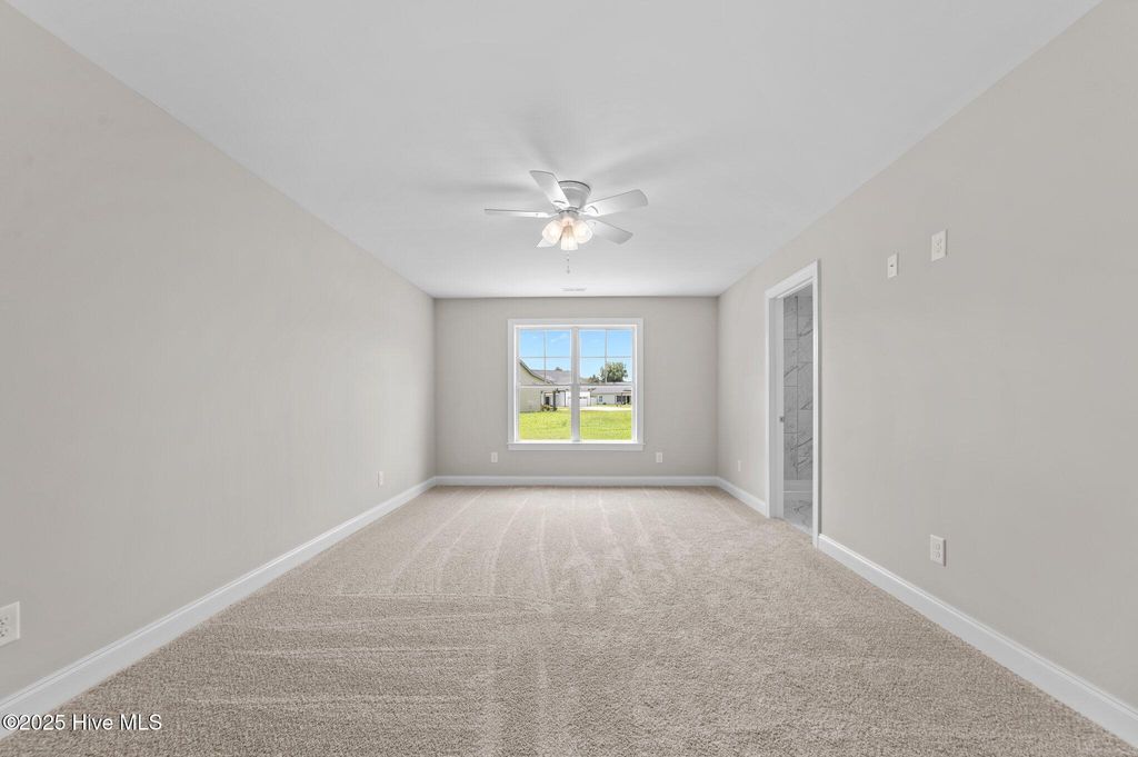 Image 14 of property listing at 92 Hampton Way, Snow Hill, NC 28580