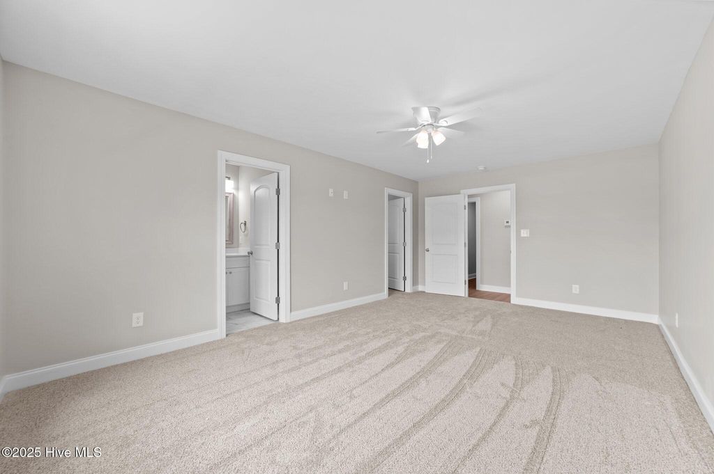 Image 16 of property listing at 92 Hampton Way, Snow Hill, NC 28580