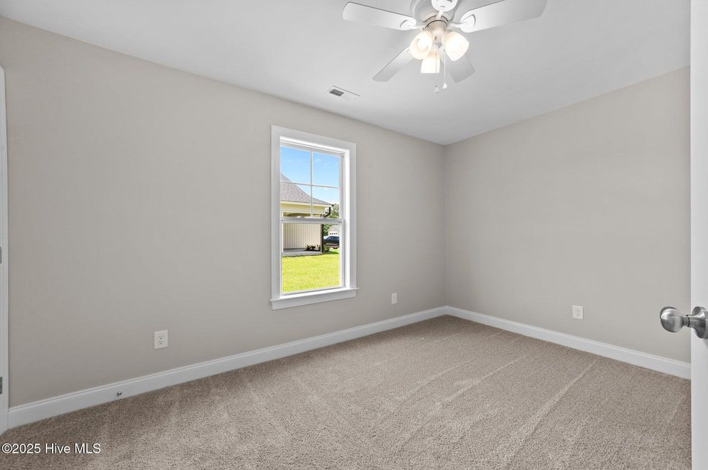 Image 20 of property listing at 92 Hampton Way, Snow Hill, NC 28580