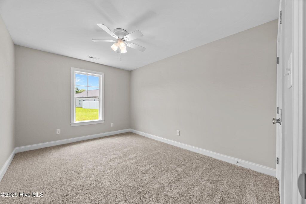Image 23 of property listing at 92 Hampton Way, Snow Hill, NC 28580
