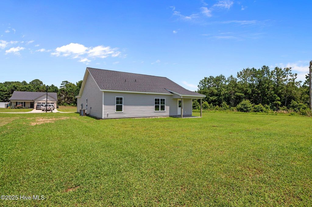 Image 32 of property listing at 92 Hampton Way, Snow Hill, NC 28580