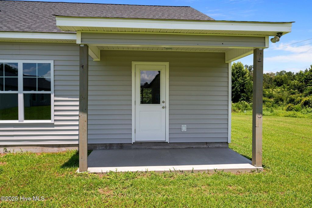 Image 33 of property listing at 92 Hampton Way, Snow Hill, NC 28580