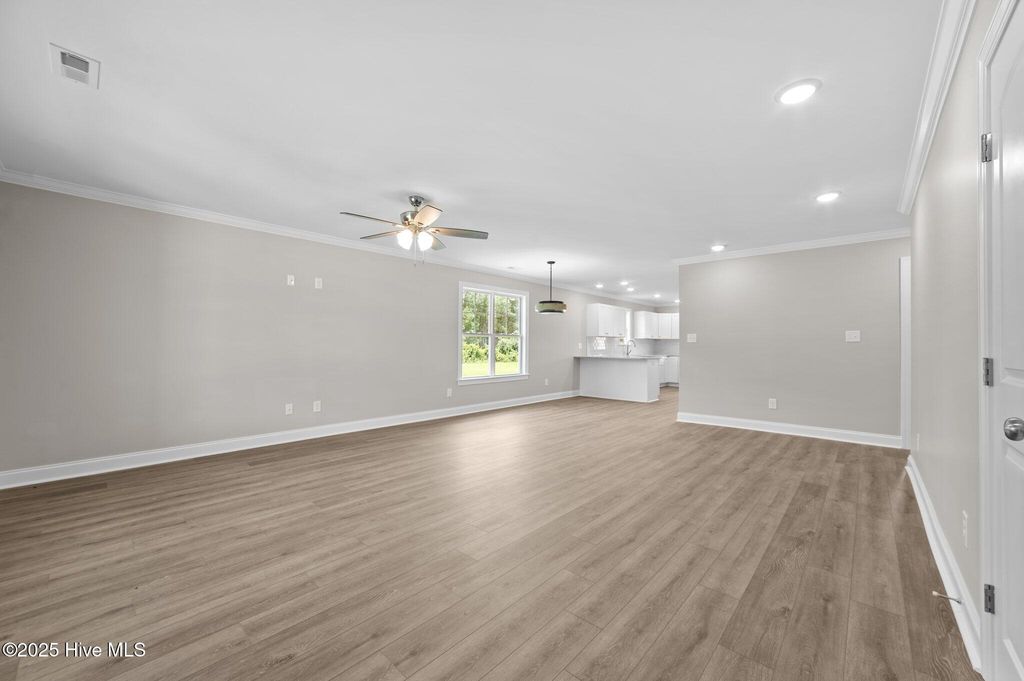 Image 4 of property listing at 92 Hampton Way, Snow Hill, NC 28580
