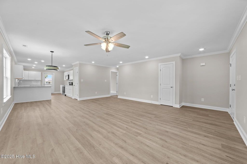 Image 5 of property listing at 92 Hampton Way, Snow Hill, NC 28580