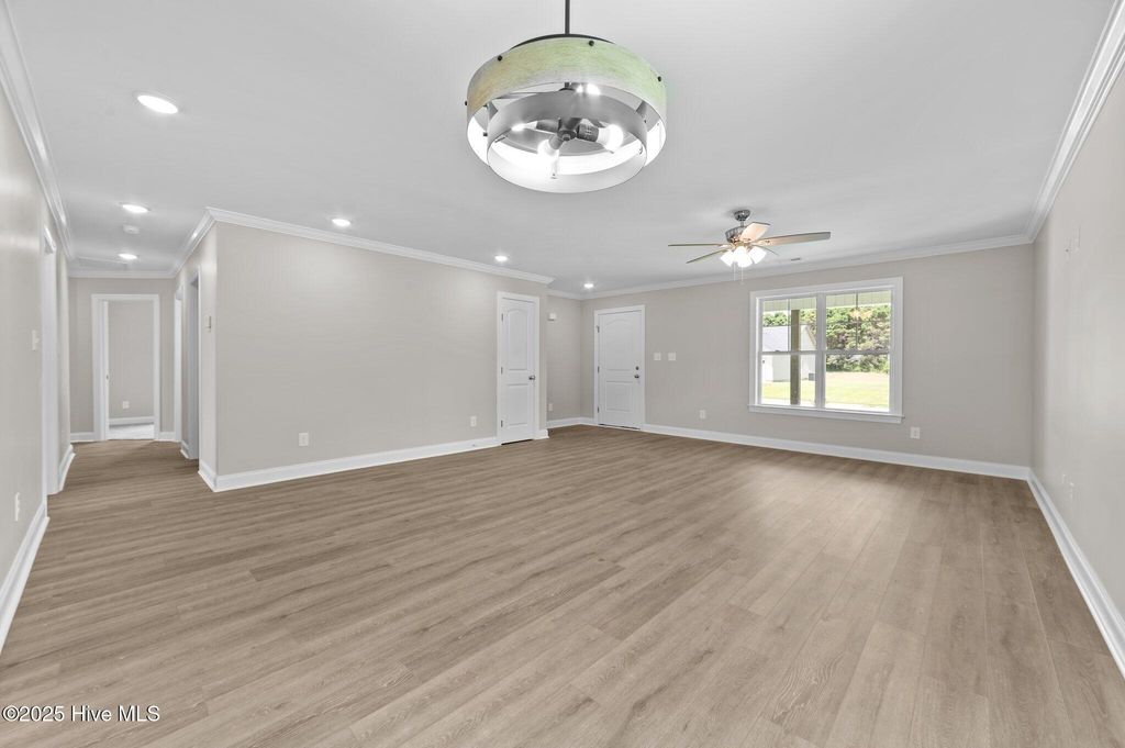 Image 6 of property listing at 92 Hampton Way, Snow Hill, NC 28580