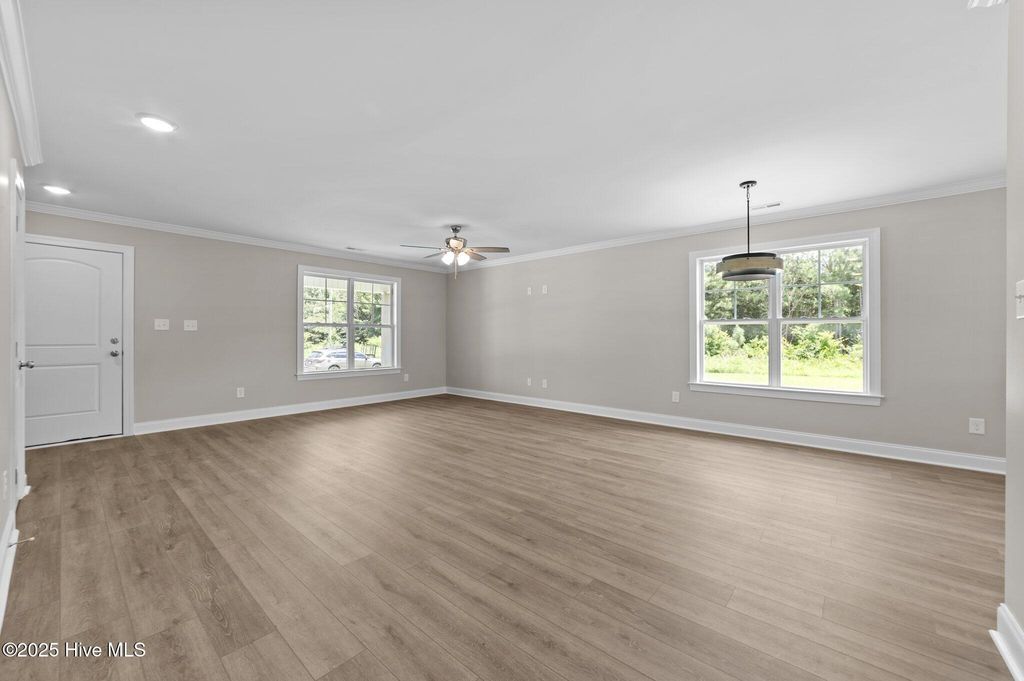 Image 7 of property listing at 92 Hampton Way, Snow Hill, NC 28580