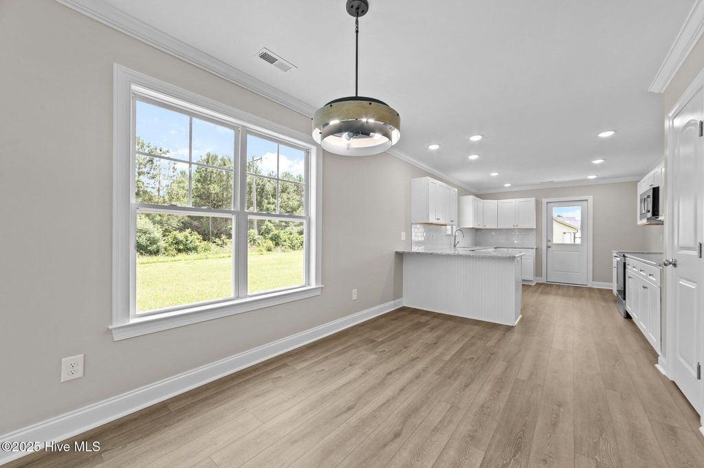 Image 8 of property listing at 92 Hampton Way, Snow Hill, NC 28580