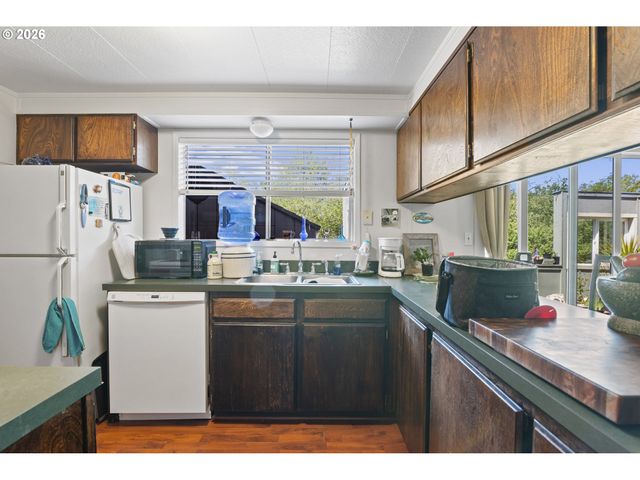 87615 20TH St, Bandon, OR 97411