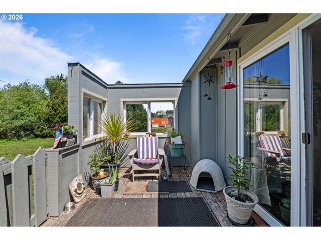 87615 20TH St, Bandon, OR 97411