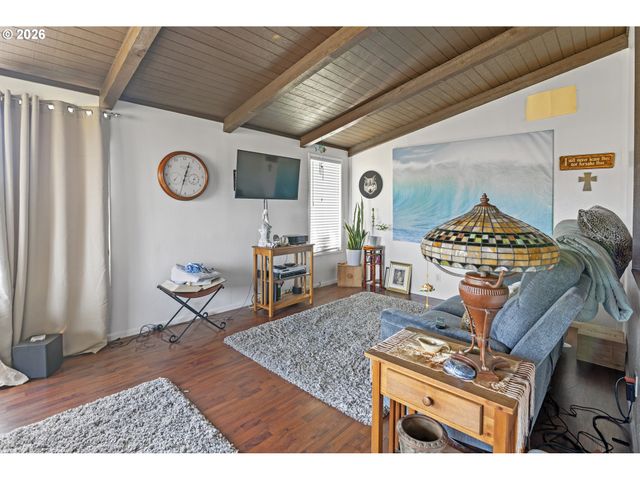 87615 20TH St, Bandon, OR 97411