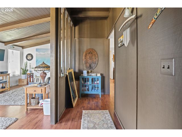 87615 20TH St, Bandon, OR 97411