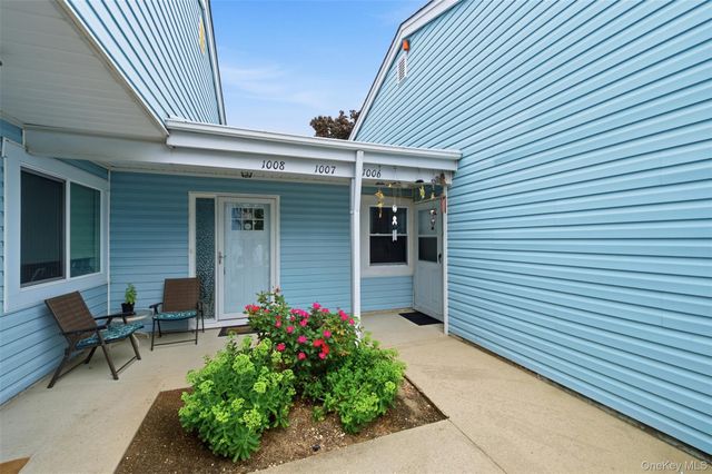 1006 Cabot Path, Saint James, NY 11780
