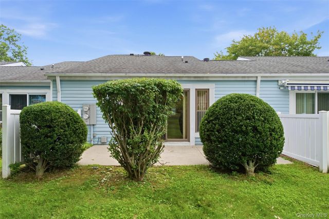 1006 Cabot Path, Saint James, NY 11780