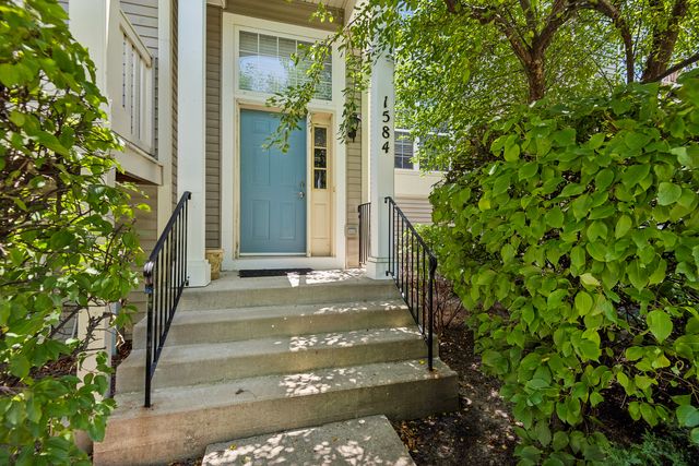 1584 Shire Court, Gurnee, IL 60031