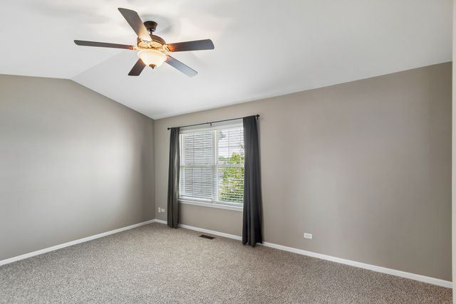 1584 Shire Court, Gurnee, IL 60031