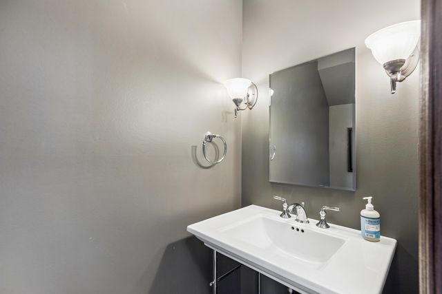 1584 Shire Court, Gurnee, IL 60031