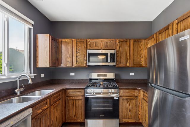 1584 Shire Court, Gurnee, IL 60031
