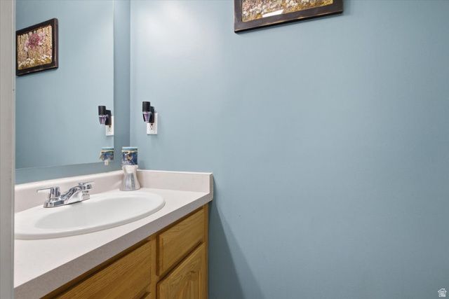 740 E BAKER DR, Midvale, UT 84047