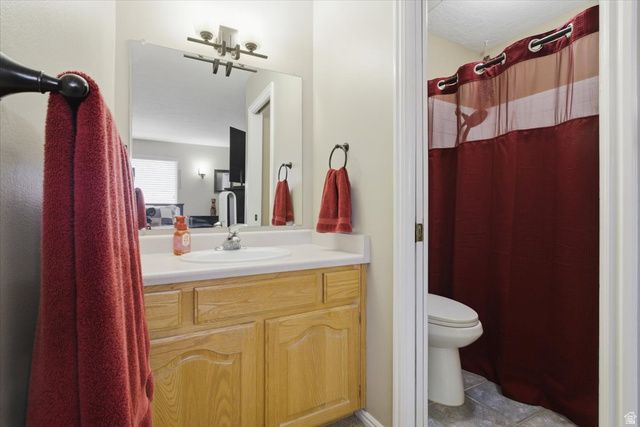 740 E BAKER DR, Midvale, UT 84047