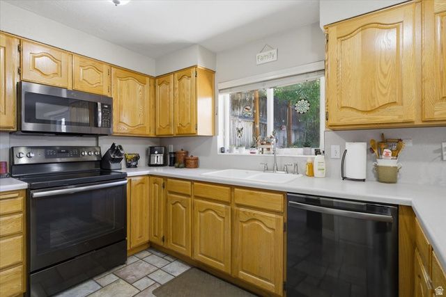 740 E BAKER DR, Midvale, UT 84047