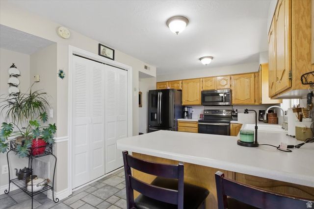 740 E BAKER DR, Midvale, UT 84047