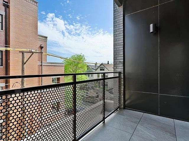 3208 N Southport Avenue 307, Chicago, IL 60657