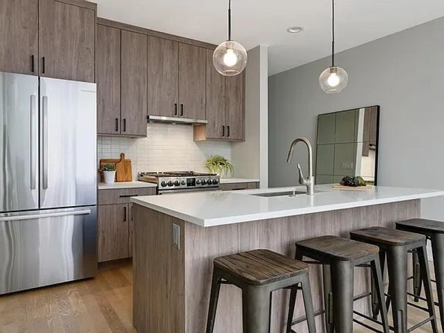 3208 N Southport Avenue 307, Chicago, IL 60657