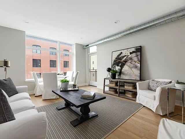 3208 N Southport Avenue 307, Chicago, IL 60657