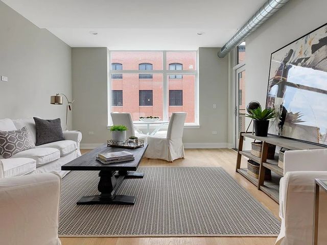 3208 N Southport Avenue 307, Chicago, IL 60657