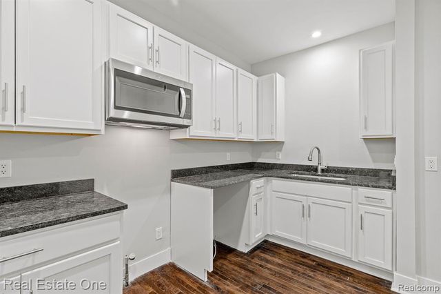 2282 Belvidere Unit 102 Street, Detroit, MI 48214