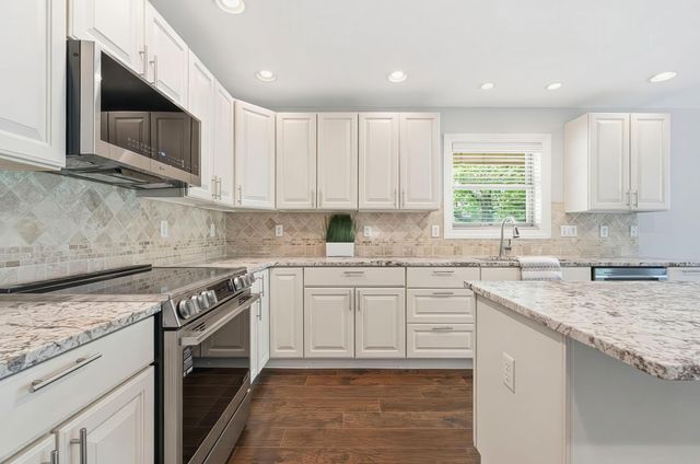 405 Connors Grove, Columbus, OH 43213