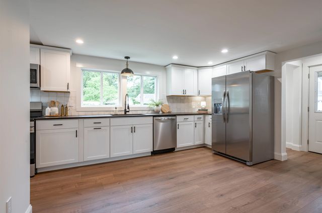 193 East Dunstable Road, Nashua, NH 03062