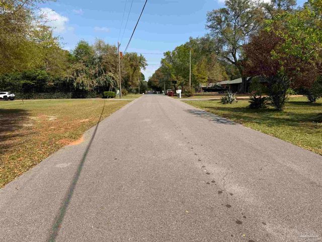 5905 Pamela Dr, Milton, FL 32570