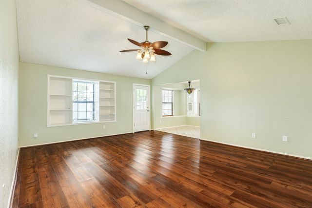 47 Wagon Lane Loop, Angleton, TX 77515