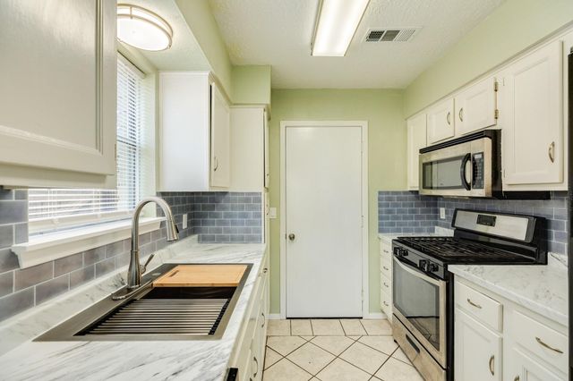 47 Wagon Lane Loop, Angleton, TX 77515