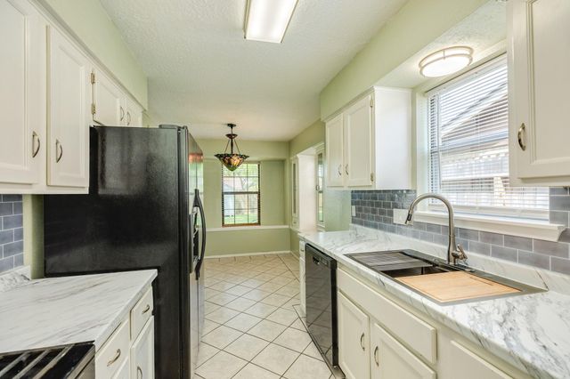 47 Wagon Lane Loop, Angleton, TX 77515