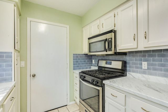 47 Wagon Lane Loop, Angleton, TX 77515