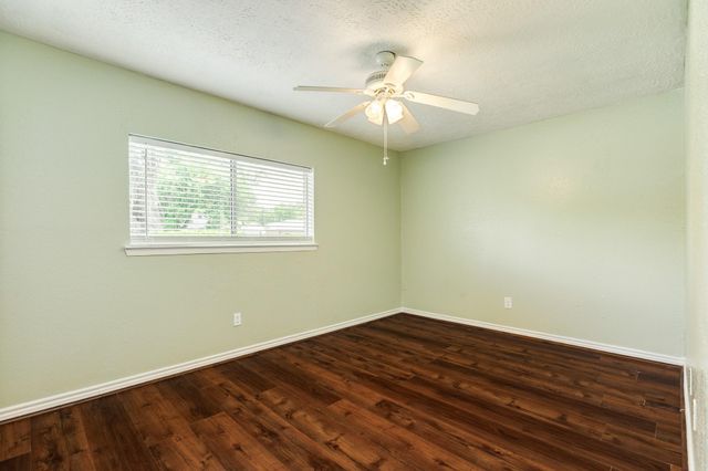 47 Wagon Lane Loop, Angleton, TX 77515