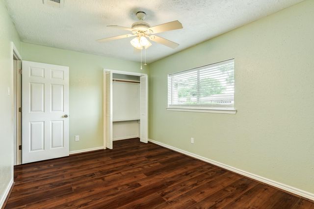 47 Wagon Lane Loop, Angleton, TX 77515