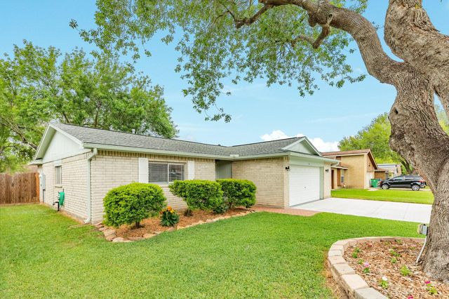 47 Wagon Lane Loop, Angleton, TX 77515