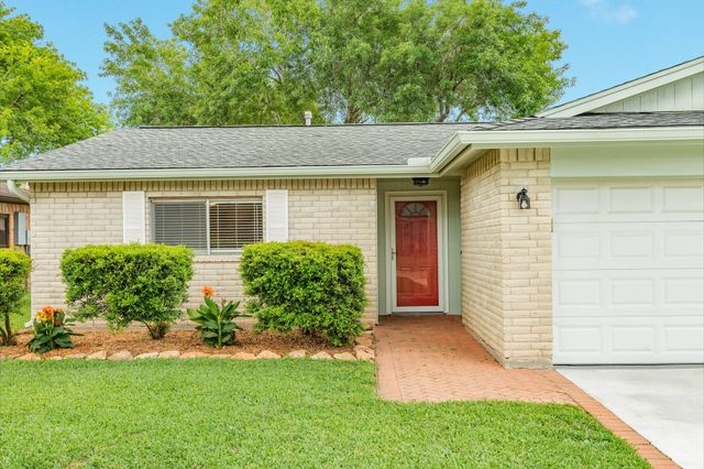 47 Wagon Lane Loop, Angleton, TX 77515
