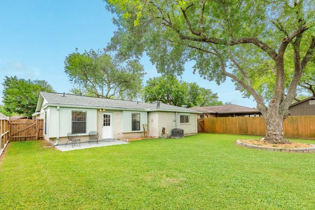 47 Wagon Lane Loop, Angleton, TX 77515