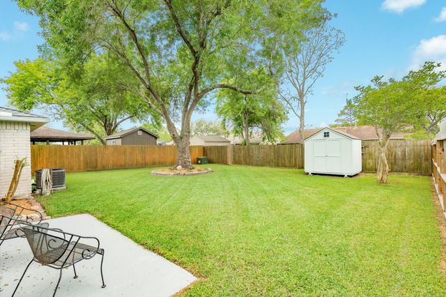 47 Wagon Lane Loop, Angleton, TX 77515