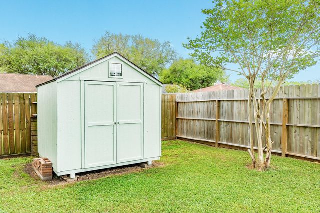 47 Wagon Lane Loop, Angleton, TX 77515