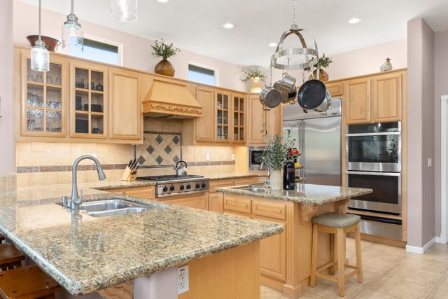 11250 Golden Eagle Dr, Auburn, CA 95602