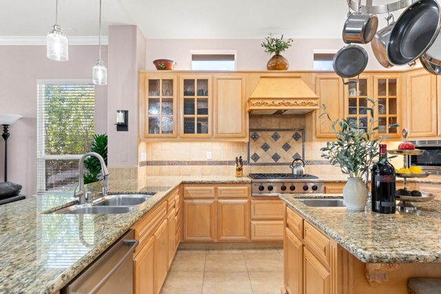 11250 Golden Eagle Dr, Auburn, CA 95602